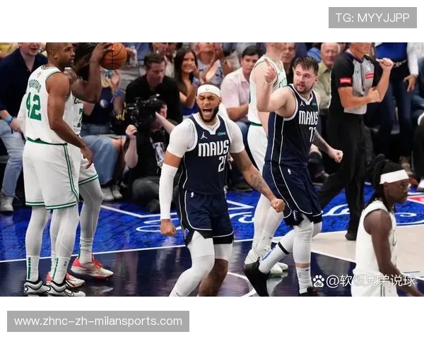 东契奇中路突破轻松得手,独行侠稳住进攻 东契奇中路突破轻松得手,独行侠稳住进攻