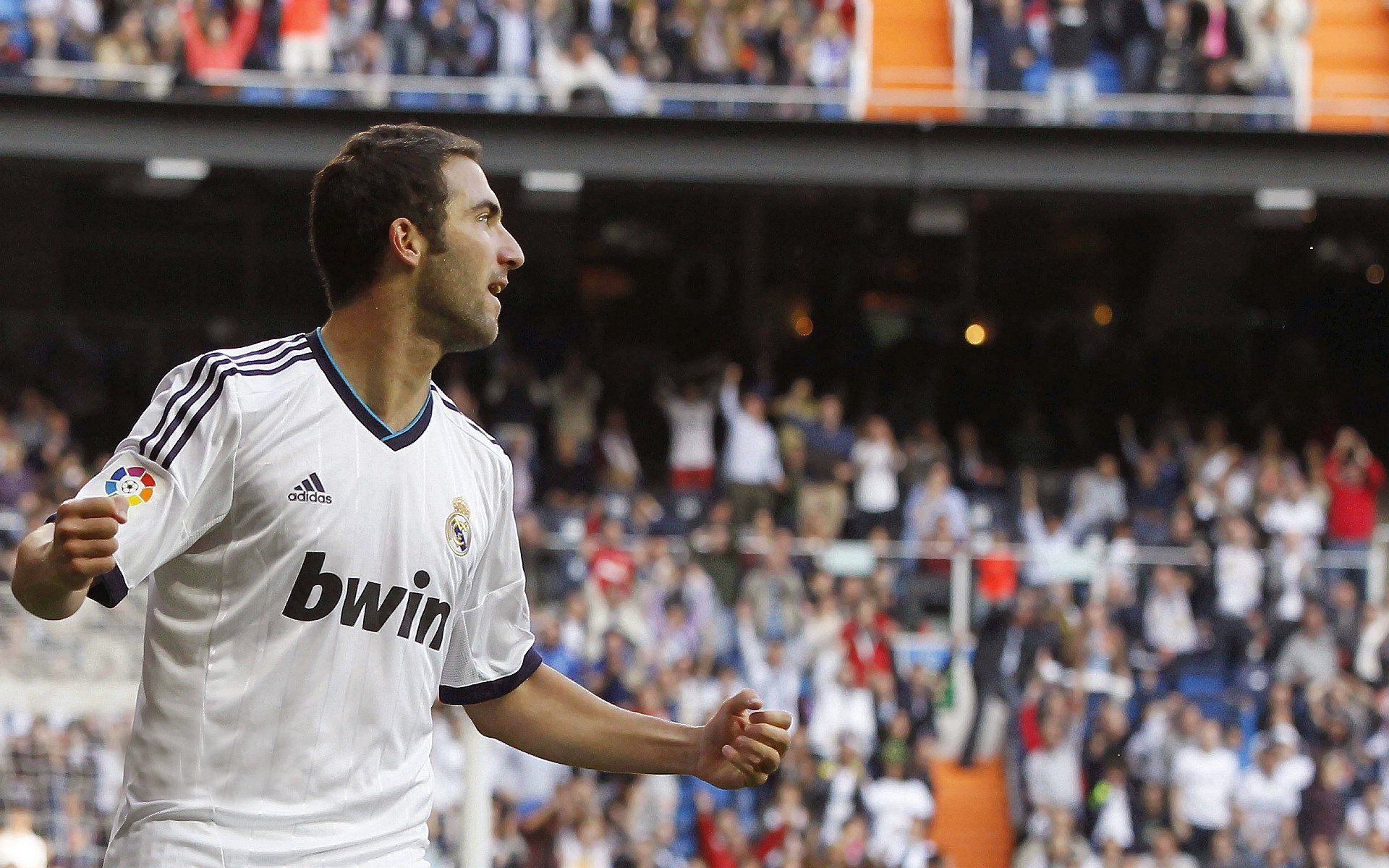 曼联新援表现抢眼，期待带领球队冲击欧冠，曼联最新引援目标